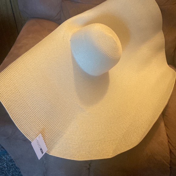 Large straw Sun hat or fun hat, measures 30 inches across - Picture 3 of 5